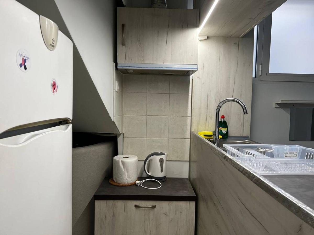 Central Renovated Studio Apartment Athena Bagian luar foto